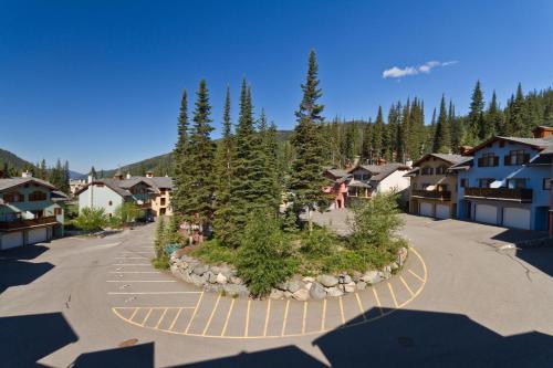 Snow Creek Village #37 By Bear Country in Sun Peaks (BC) Snow Creek Village #37 By Bear Country in Sun Peaks (BC)