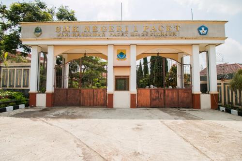 Entrance, OYO 1667 Edotel Smkn 1 Pacet Syariah near Green Apple Entrance, OYO 1667 Edotel Smkn 1 Pacet Syariah near Green Apple