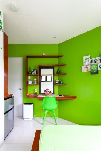 LIME: Grove area, 2 min walk to UPLB Gate in Los Banos LIME: Grove area, 2 min walk to UPLB Gate in Los Banos