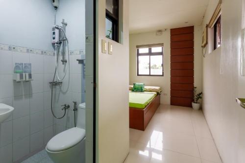 LIME: Grove area, 2 min walk to UPLB Gate in Los Banos LIME: Grove area, 2 min walk to UPLB Gate in Los Banos