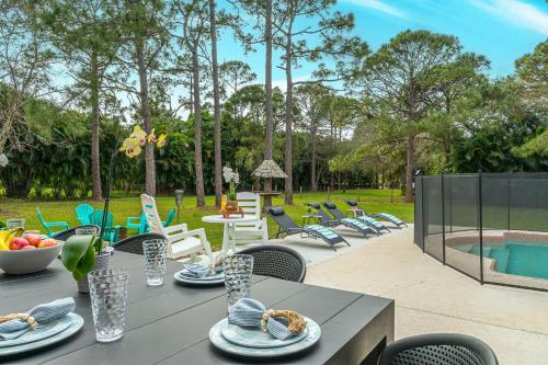 Facilities, Family Estate w/ Firepit + Pool House! Sleeps 16! in Jupiter (FL) Facilities, Family Estate w/ Firepit + Pool House! Sleeps 16! in Jupiter (FL)
