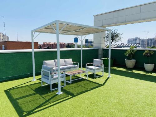 balkon/terras, Paseo Suites Hotel in Villaverde balkon/terras, Paseo Suites Hotel in Villaverde