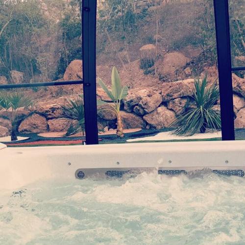 La Bonne Etoile Marseille ! Hebergement romantique ! Jacuzzi et Piscine in La Valentine La Bonne Etoile Marseille ! Hebergement romantique ! Jacuzzi et Piscine in La Valentine