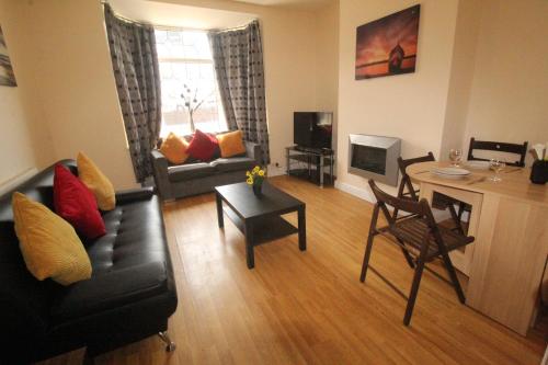 Aufenthaltsraum/TV-Zimmer, Lundwood House Barnsley by Smart Corporate Stays in Barnsley Aufenthaltsraum/TV-Zimmer, Lundwood House Barnsley by Smart Corporate Stays in Barnsley