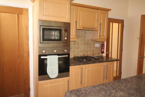 Küche, Lundwood House Barnsley by Smart Corporate Stays in Barnsley Küche, Lundwood House Barnsley by Smart Corporate Stays in Barnsley