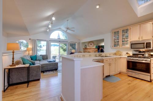 Scenic Smith Mountain Lake Getaway with Deck and Dock! in Troutville (VA) Scenic Smith Mountain Lake Getaway with Deck and Dock! in Troutville (VA)