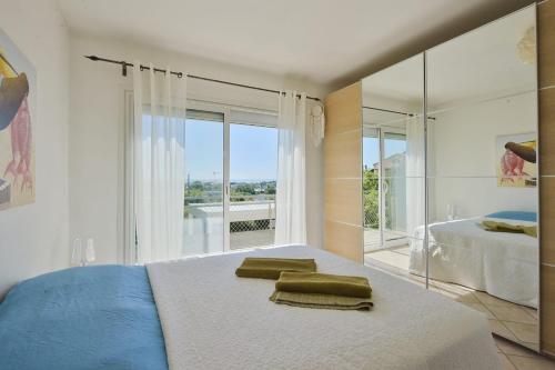 Family house with swimming pool & sea view in Maure Family house with swimming pool & sea view in Maure