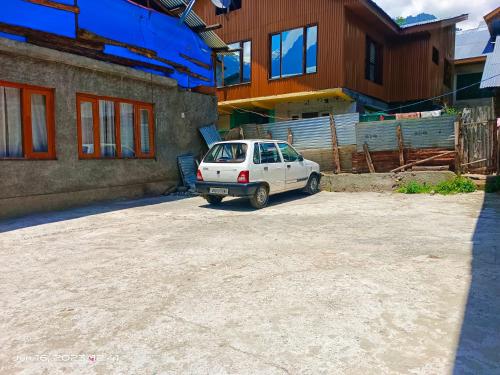Green Street in Pahalgam Green Street in Pahalgam