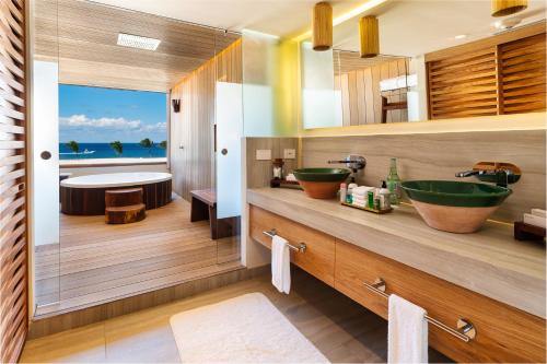 Baño, Presidente InterContinental Cozumel Resort & Spa in Cozumel Waterfront Baño, Presidente InterContinental Cozumel Resort & Spa in Cozumel Waterfront