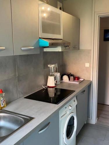 Kitchen, Jardins de La Noue in Villeneuve-la-Garenne Kitchen, Jardins de La Noue in Villeneuve-la-Garenne