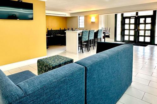 Фойє, OYO Hotel Nacogdoches South in Накодочес (Техас) Фойє, OYO Hotel Nacogdoches South in Накодочес (Техас)