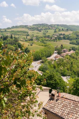 Surrounding environment, Urbino Experience in Urbino Surrounding environment, Urbino Experience in Urbino