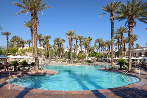 游泳池, 帕姆斯普林斯米申希爾斯威斯汀度假別墅 (The Westin Mission Hills Resort Villas, Palm Springs) in 蘭喬米拉(CA) 游泳池, 帕姆斯普林斯米申希爾斯威斯汀度假別墅 (The Westin Mission Hills Resort Villas, Palm Springs) in 蘭喬米拉(CA)