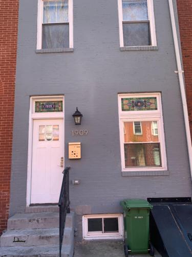 Beautiful master bedroom with private bathroom in Fells Point Beautiful master bedroom with private bathroom in Fells Point
