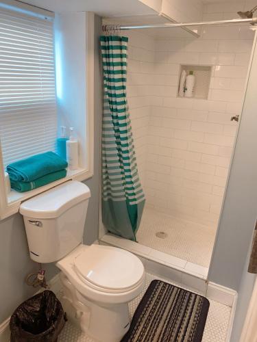 Beautiful master bedroom with private bathroom in Fells Point Beautiful master bedroom with private bathroom in Fells Point