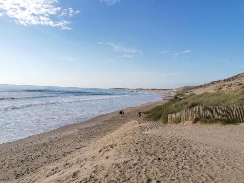 Maisonnette de charme entre plages et estuaire in Saint-Vivien-de-Medoc Maisonnette de charme entre plages et estuaire in Saint-Vivien-de-Medoc