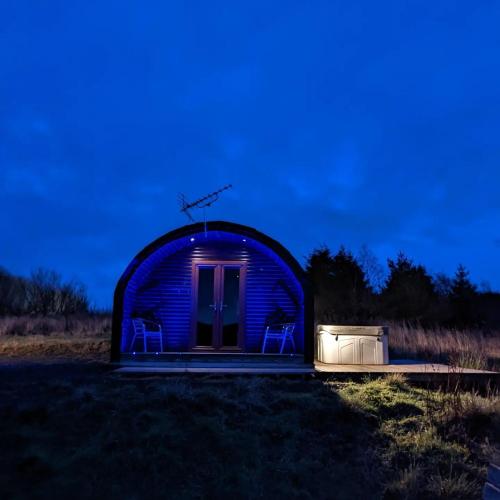 Pond View Pod 3 With Private Hot Tub -Fife - Loch Leven - Lomond Hills in Bowershall Pond View Pod 3 With Private Hot Tub -Fife - Loch Leven - Lomond Hills in Bowershall