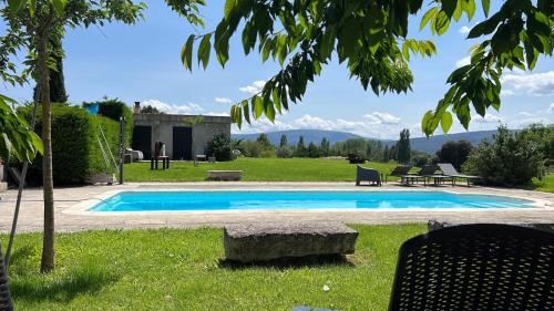 casa rural de un artista en plena naturaleza piscina y parque de esculturas en villarcayo in 比利亞爾卡約 casa rural de un artista en plena naturaleza piscina y parque de esculturas en villarcayo in 比利亞爾卡約