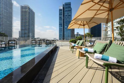 Плувен басейн, Alberto Hotel by Isrotel Design in Тел Авив Плувен басейн, Alberto Hotel by Isrotel Design in Тел Авив