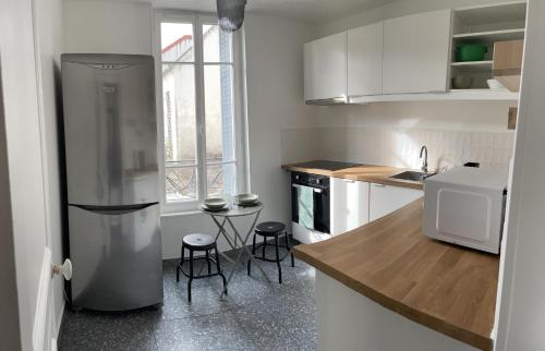 Food and beverages, Havre de paix moderne, fibre,RER B direction Paris in Fontenay-aux-Roses Food and beverages, Havre de paix moderne, fibre,RER B direction Paris in Fontenay-aux-Roses
