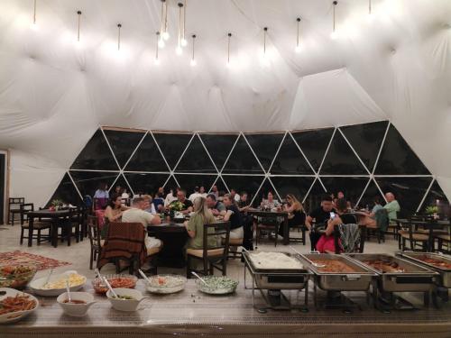 ห้องอาหาร, Rum warm bubble camp in วาดิ รัม ห้องอาหาร, Rum warm bubble camp in วาดิ รัม