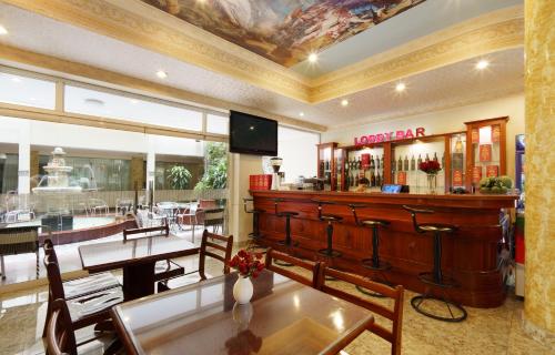 Pub/Lounge, Victory Hotel Saigon near Teatro Golden Dragon Water Puppet Pub/Lounge, Victory Hotel Saigon near Teatro Golden Dragon Water Puppet