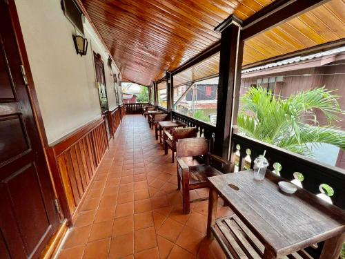 Nocknoy Lanexang Guesthouse in لوانج برابانج Nocknoy Lanexang Guesthouse in لوانج برابانج