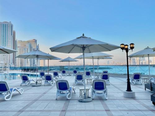 Rodyti, Corniche Hotel Sharjah in Šardža Rodyti, Corniche Hotel Sharjah in Šardža