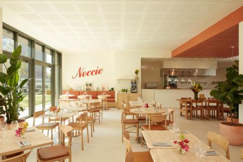 Restaurant, OKKO Hotels Paris Rosa Parks in 19th - Buttes-Chaumont Restaurant, OKKO Hotels Paris Rosa Parks in 19th - Buttes-Chaumont