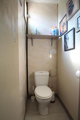 Bathroom, Tout equipe, 15mn Paris Gare du Nord, Train en Face, Parking Rue Gratuit, Station-Service, Borne Ele in Eaubonne Bathroom, Tout equipe, 15mn Paris Gare du Nord, Train en Face, Parking Rue Gratuit, Station-Service, Borne Ele in Eaubonne