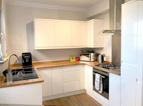 Falcon Cottage - 6 Guests, Sea Views in East Cowes Falcon Cottage - 6 Guests, Sea Views in East Cowes