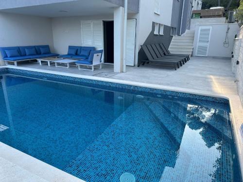 สระว่ายน้ำ, Villa Palavra in ออกรุค กอนจิ สระว่ายน้ำ, Villa Palavra in ออกรุค กอนจิ
