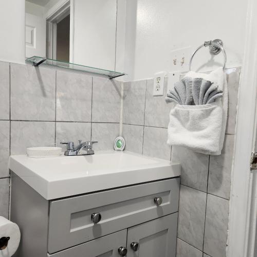 Ванная комната, *Love Field* Guesthouse close to Dallas Downtown & Medical District in Университетский Парк Ванная комната, *Love Field* Guesthouse close to Dallas Downtown & Medical District in Университетский Парк