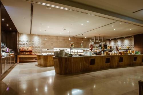 طعام و مشروبات, Crowne Plaza Belgrade By IHG in Novi Beograd طعام و مشروبات, Crowne Plaza Belgrade By IHG in Novi Beograd