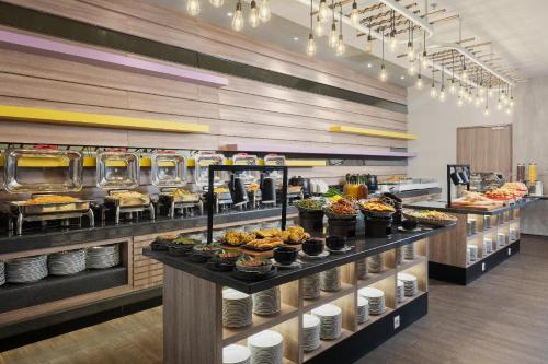 Food and beverages, Harper Banjarmasin by ASTON in Banjarmasin Food and beverages, Harper Banjarmasin by ASTON in Banjarmasin