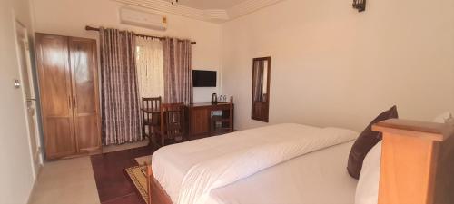 Downtown Virgins Hotel in Elmina Downtown Virgins Hotel in Elmina