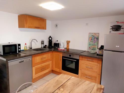 REZ DE JARDIN - 1 à 4 PERS - PROX CNPE BUGEY - VALLEE BLEU - VIA RHONA (MONTALIEU SEJOUR Rez de jardin Les jonquilles - 1 a 4 PERS - PROX CNPE BUGEY - VALLEE BLEU - VIA RHO) in Montalieu-Vercieu REZ DE JARDIN - 1 à 4 PERS - PROX CNPE BUGEY - VALLEE BLEU - VIA RHONA (MONTALIEU SEJOUR Rez de jardin Les jonquilles - 1 a 4 PERS - PROX CNPE BUGEY - VALLEE BLEU - VIA RHO) in Montalieu-Vercieu