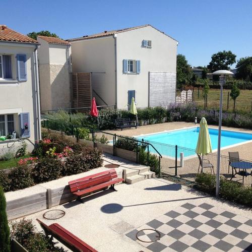 Úszómedence, Résidence services Les Essentielles Sainte Soulle (Residence services Les Essentielles Sainte Soulle) in Sainte Soulle Úszómedence, Résidence services Les Essentielles Sainte Soulle (Residence services Les Essentielles Sainte Soulle) in Sainte Soulle