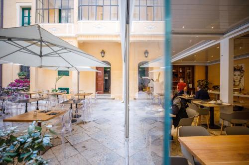 ห้องอาหาร, Room of Andrea Hotel in ตราปานี ห้องอาหาร, Room of Andrea Hotel in ตราปานี