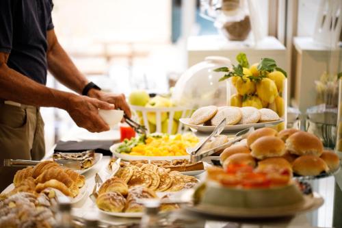 อาหารและเครื่องดื่ม, Room of Andrea Hotel in ตราปานี อาหารและเครื่องดื่ม, Room of Andrea Hotel in ตราปานี