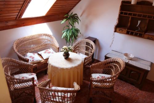 Shared lounge/TV area, Orosz Apartmanhaz Gyula in Ujvaros Shared lounge/TV area, Orosz Apartmanhaz Gyula in Ujvaros