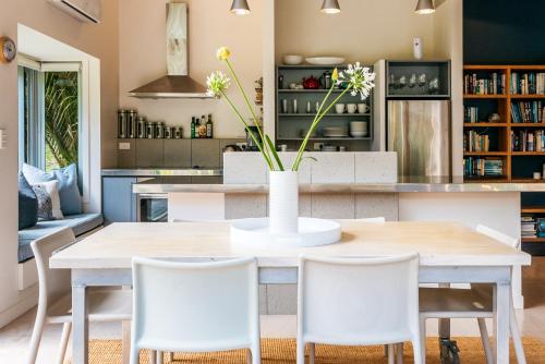 Waiheke Beach Retreat in Palm Beach Waiheke Beach Retreat in Palm Beach