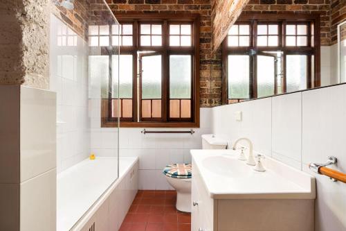 Kia Ora Annandale Cottage in Glebe Kia Ora Annandale Cottage in Glebe