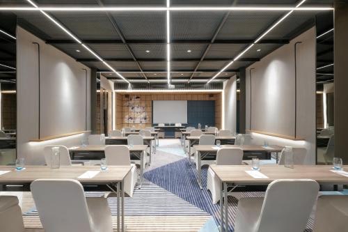 Sale per conferenze / ricevimenti, ibis Surabaya Tidar near Museo Perjuangan Surabaya Sale per conferenze / ricevimenti, ibis Surabaya Tidar near Museo Perjuangan Surabaya