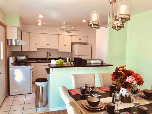 The Ultimate Escape. Unpack, Relax, Enjoy!Sleeps14 in South O'Hare The Ultimate Escape. Unpack, Relax, Enjoy!Sleeps14 in South O'Hare