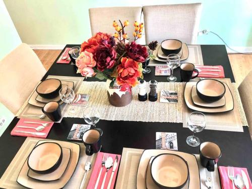 The Ultimate Escape. Unpack, Relax, Enjoy!Sleeps14 in South O'Hare The Ultimate Escape. Unpack, Relax, Enjoy!Sleeps14 in South O'Hare