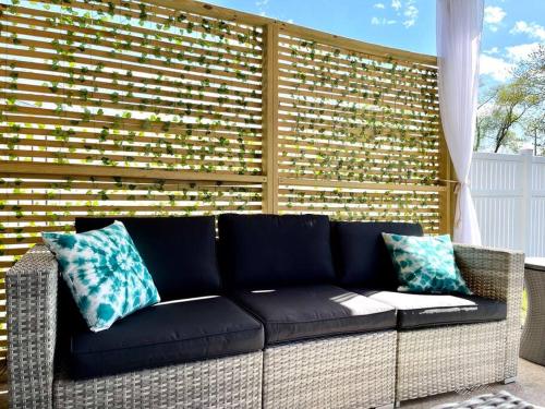 The Ultimate Escape. Unpack, Relax, Enjoy!Sleeps14 in South O'Hare The Ultimate Escape. Unpack, Relax, Enjoy!Sleeps14 in South O'Hare