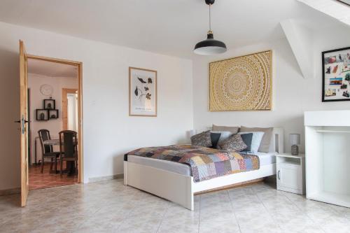 W21 Central Apartment