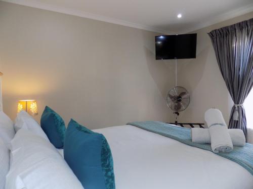 2-Bedroom Apartment within 1km of The Point Beach