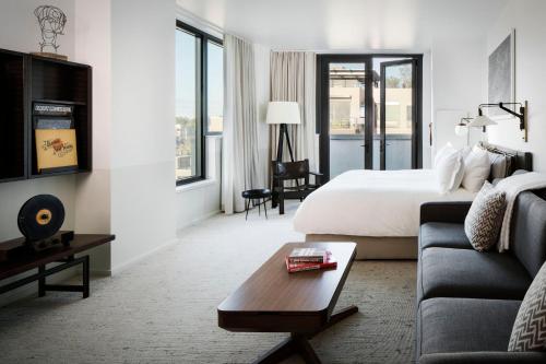 哈爾西恩櫻桃溪酒店 (Halcyon - A Hotel in Cherry Creek) in 櫻桃灣 哈爾西恩櫻桃溪酒店 (Halcyon - A Hotel in Cherry Creek) in 櫻桃灣